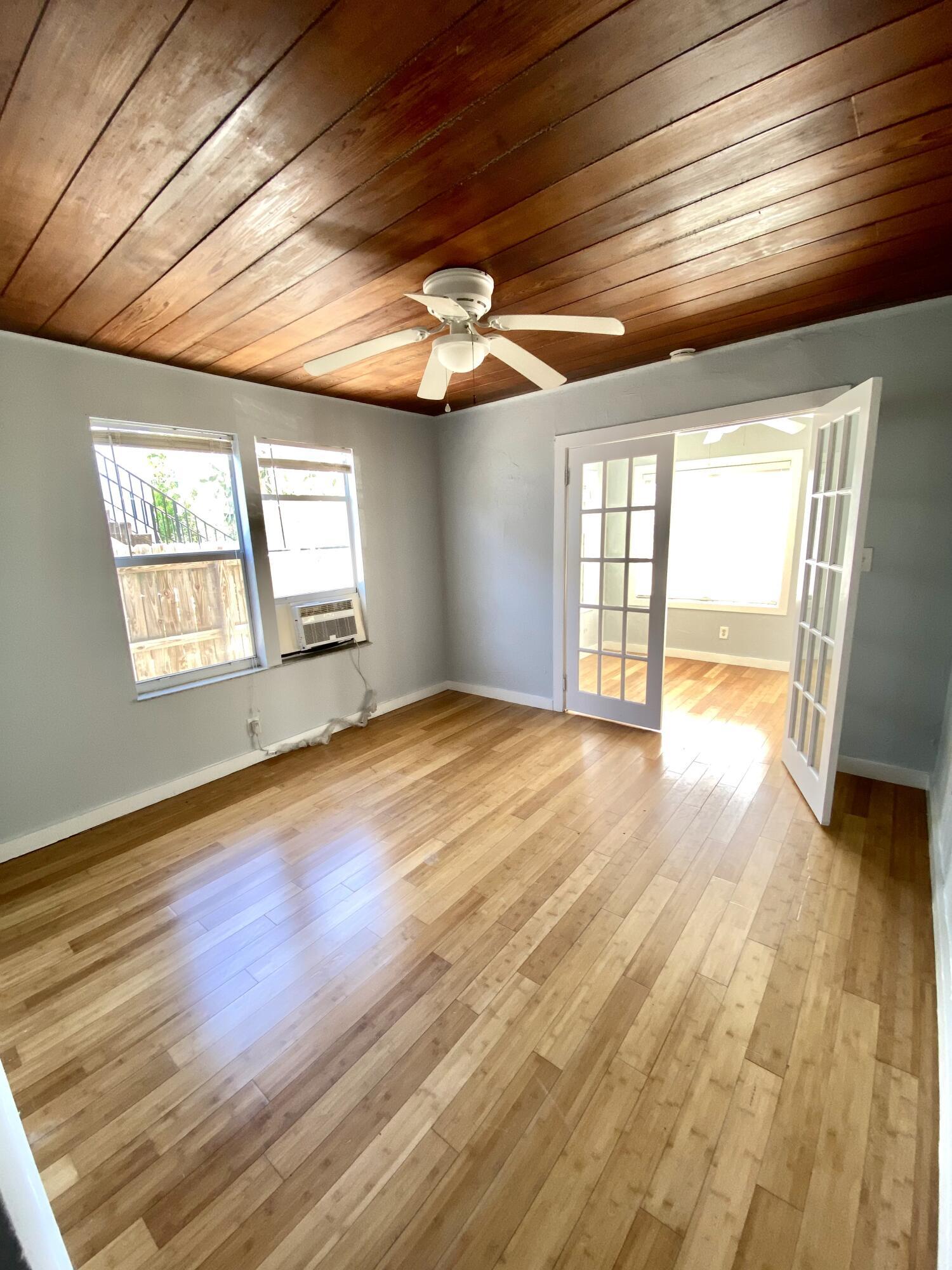 LAKE WORTH TOWN OF - Residential Lease