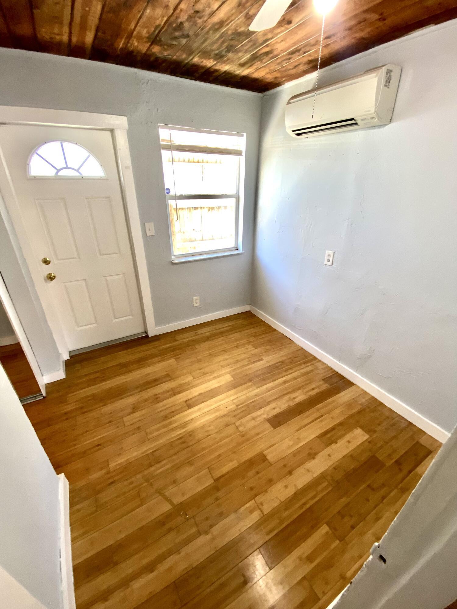 LAKE WORTH TOWN OF - Residential Lease