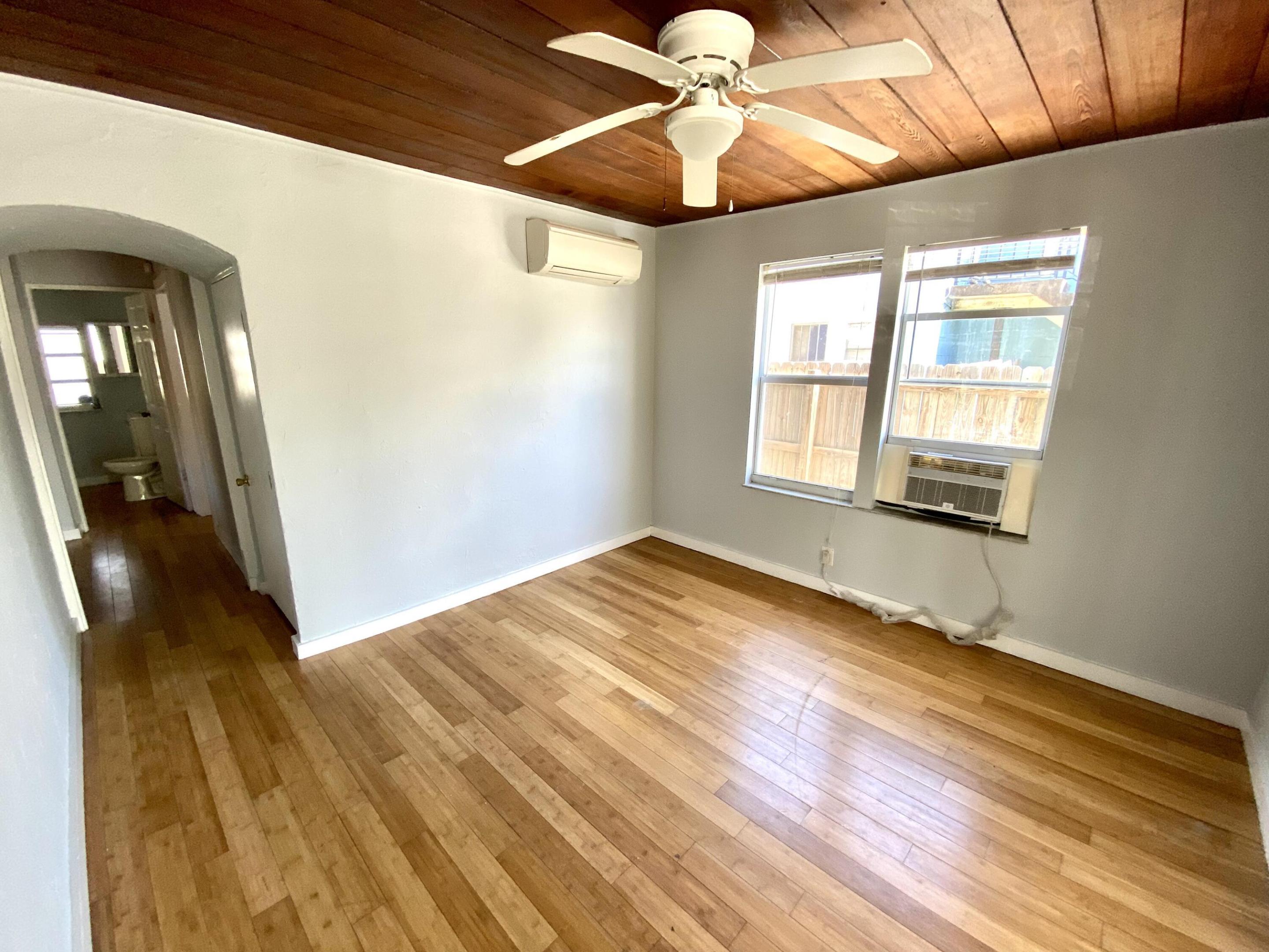 LAKE WORTH TOWN OF - Residential Lease