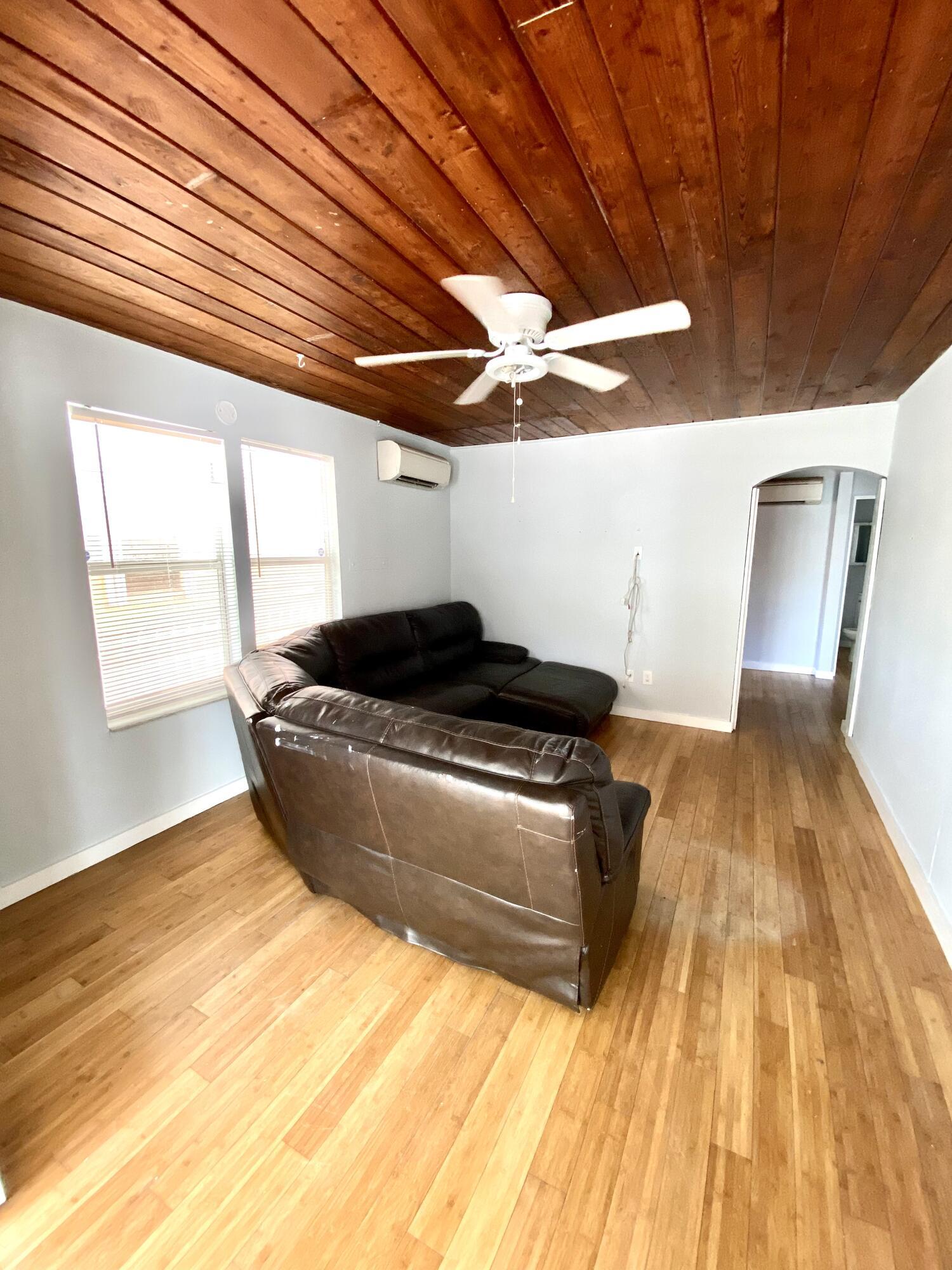 LAKE WORTH TOWN OF - Residential Lease