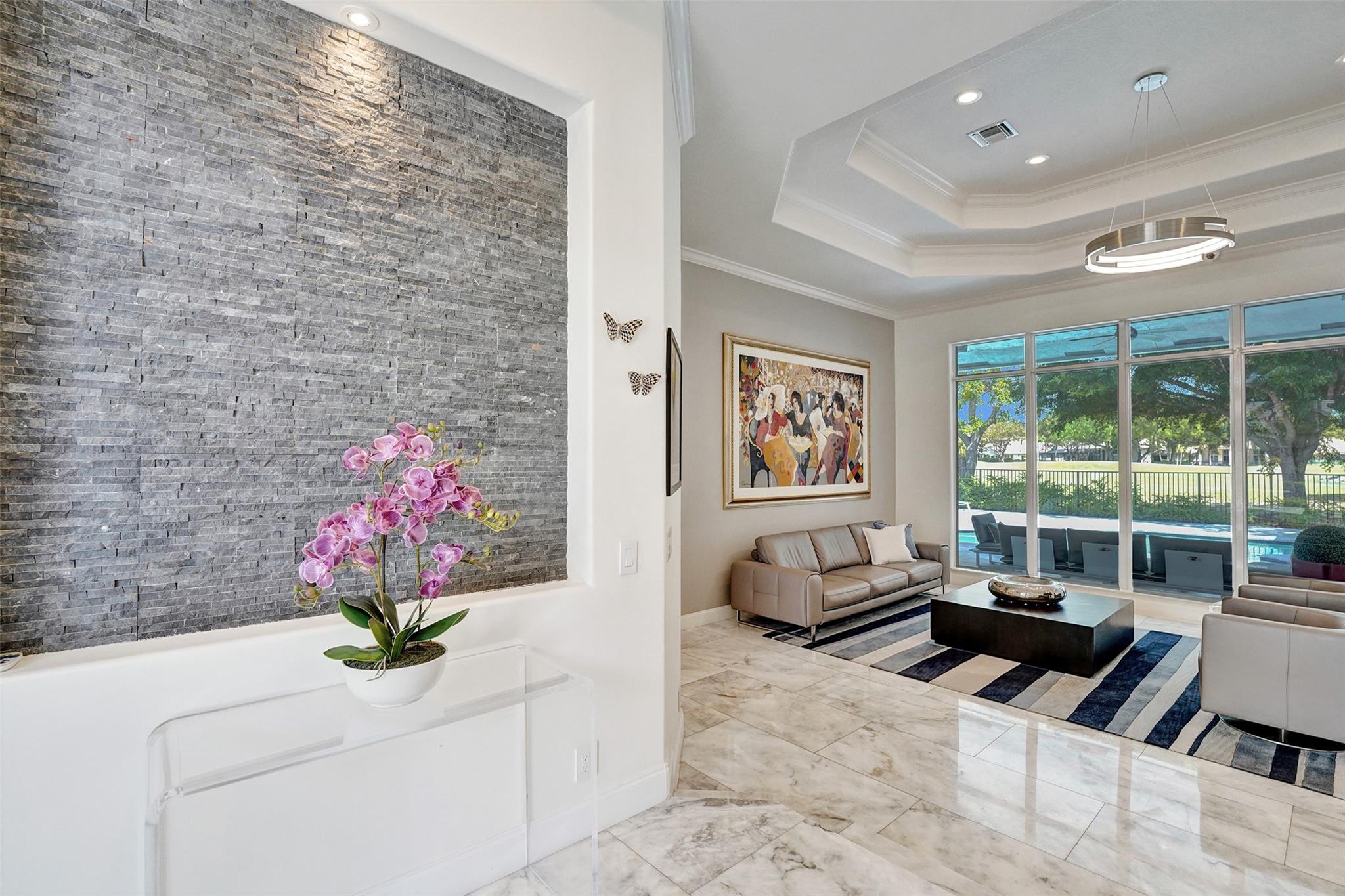 2525 Montclaire Cir