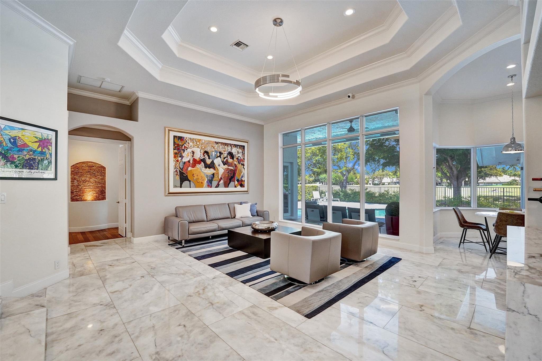 2525 Montclaire Cir
