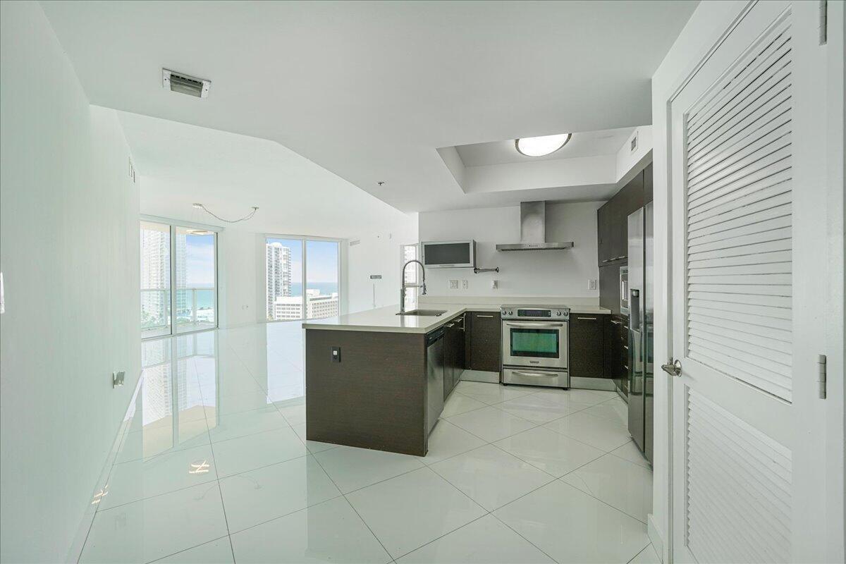 200 SUNNY ISLES Boulevard 2-1701