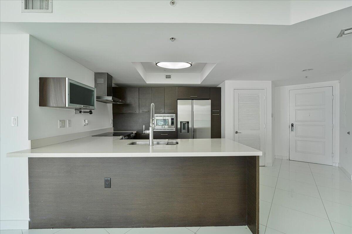 200 SUNNY ISLES Boulevard 2-1701