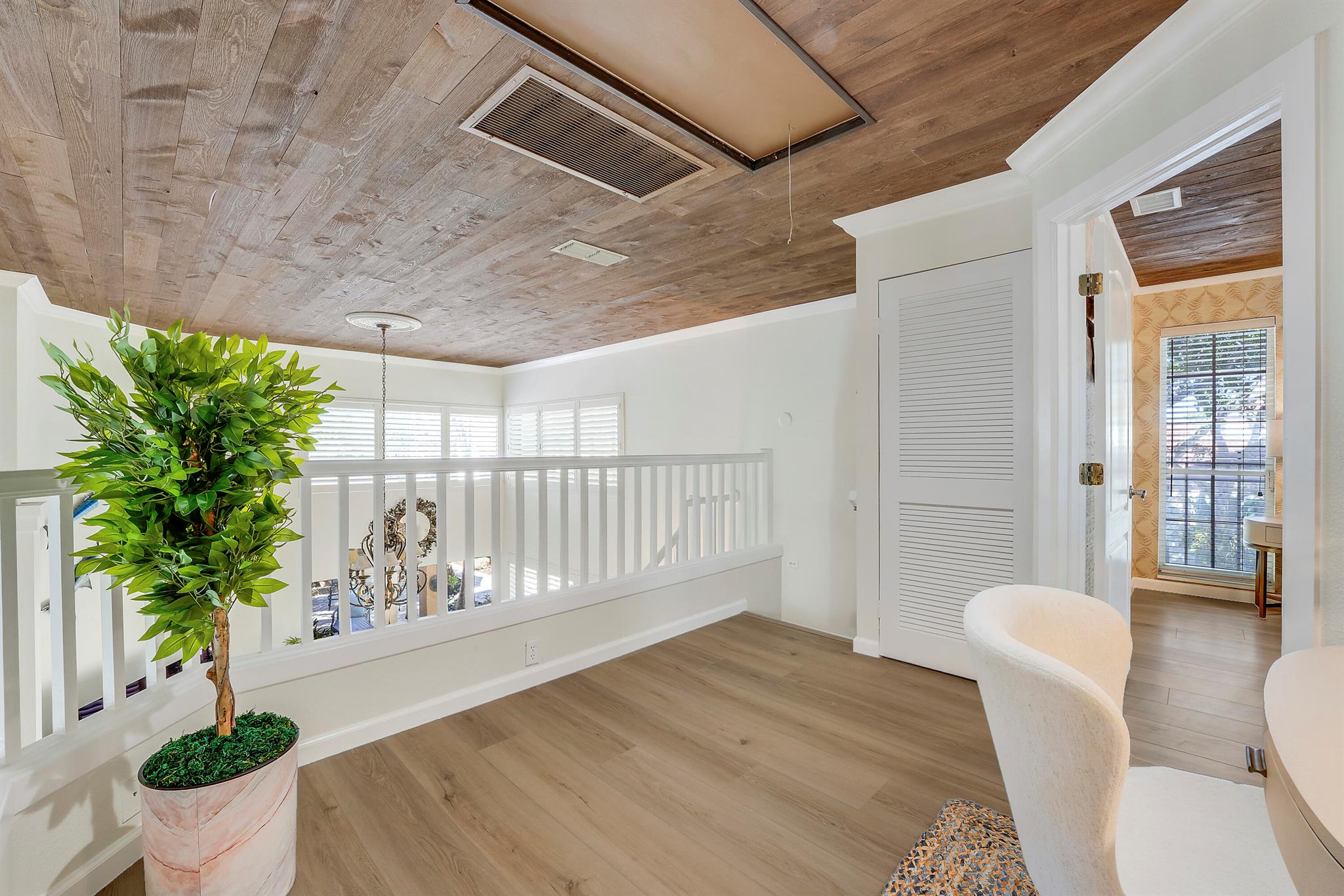 VILLA D ESTE - Residential Lease