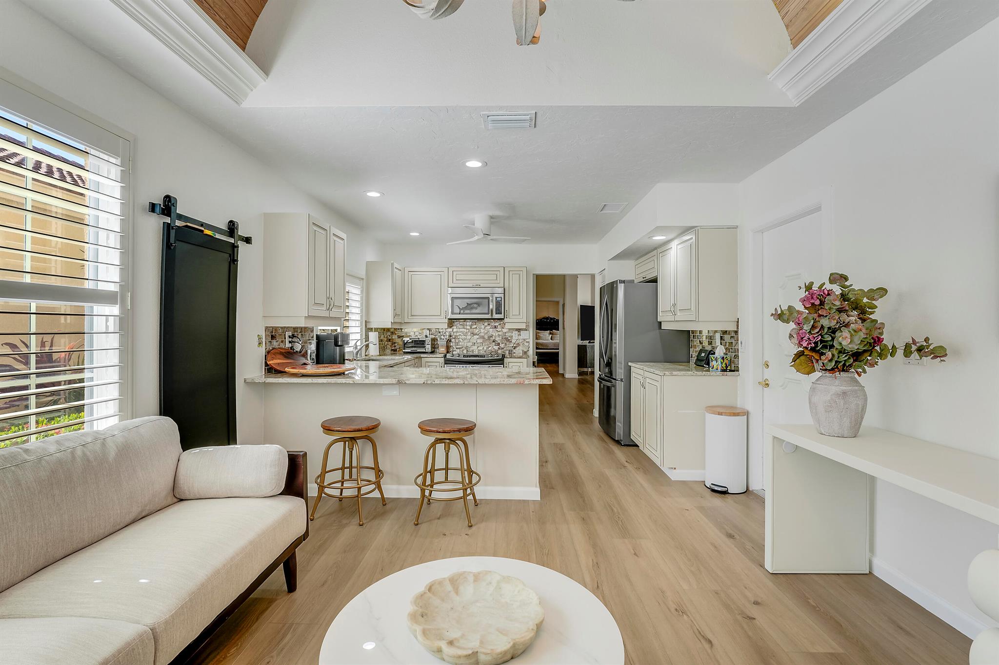 VILLA D ESTE - Residential Lease