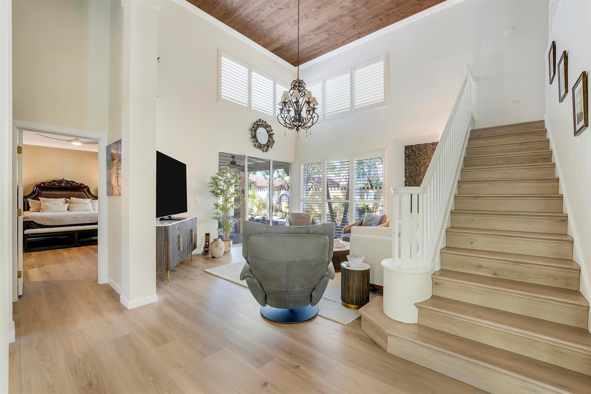 VILLA D ESTE - Residential Lease