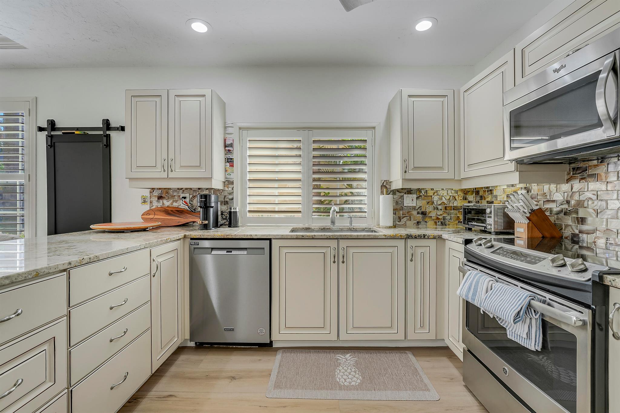 VILLA D ESTE - Residential Lease