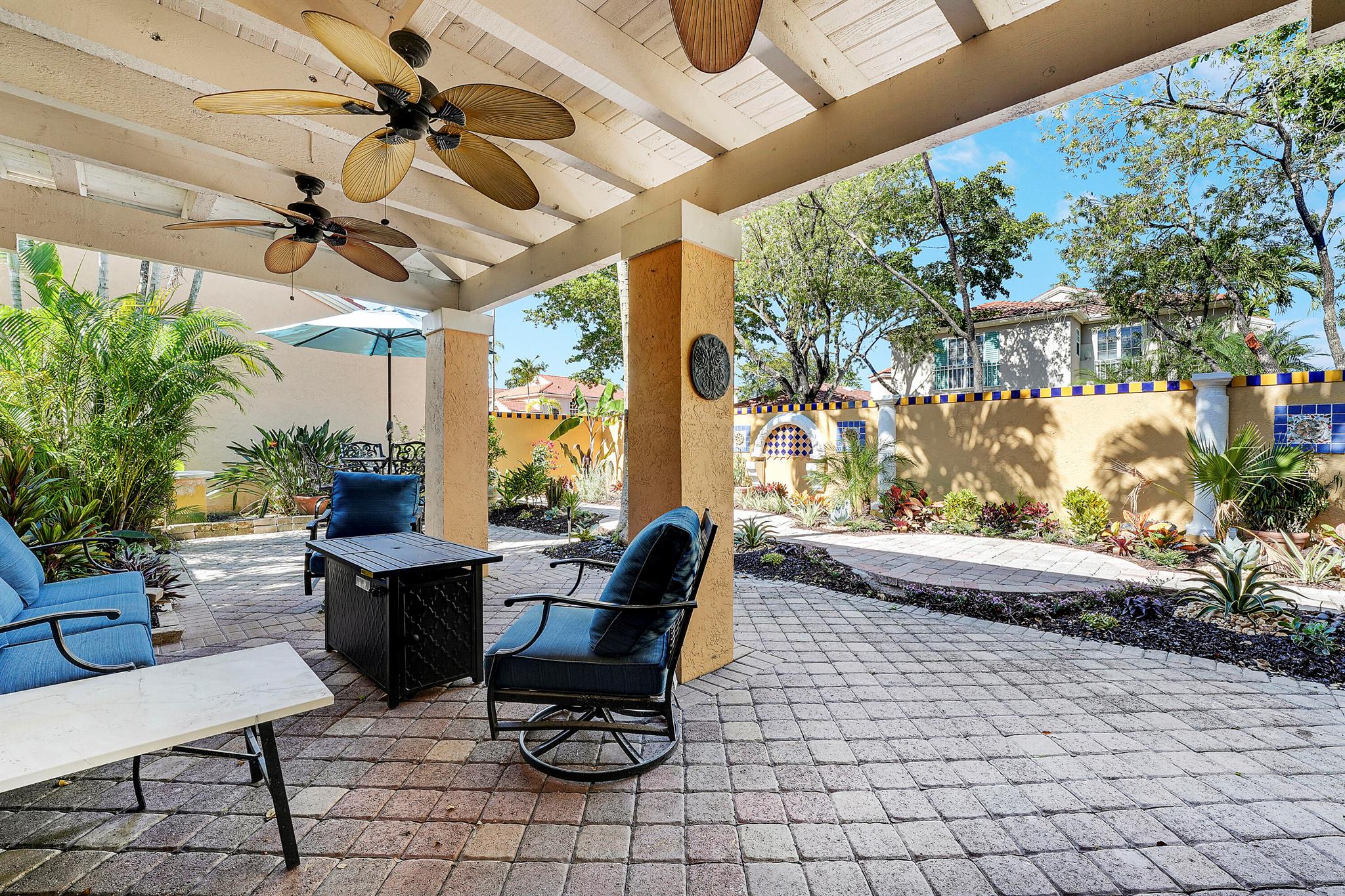 VILLA D ESTE - Residential Lease