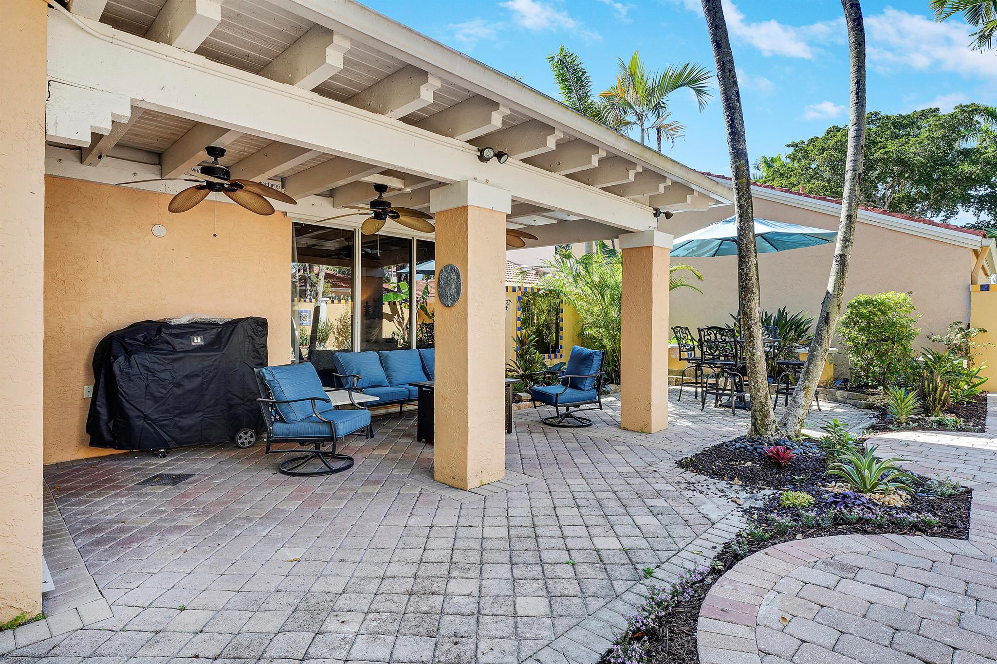 VILLA D ESTE - Residential Lease