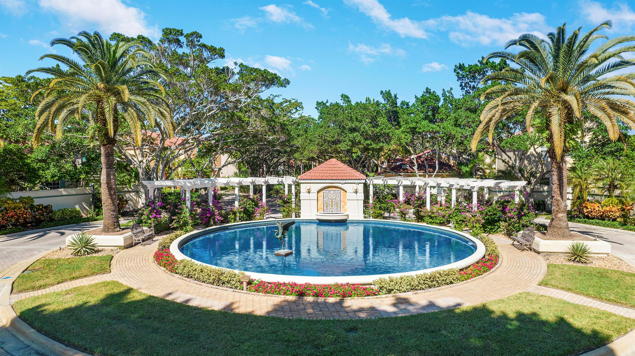 VILLA D ESTE - Residential Lease