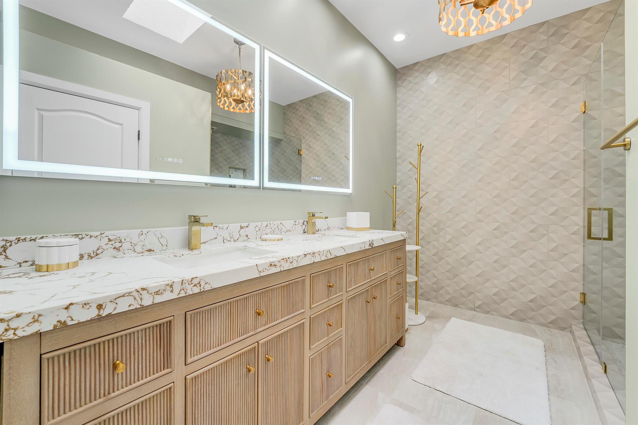 VILLA D ESTE - Residential Lease