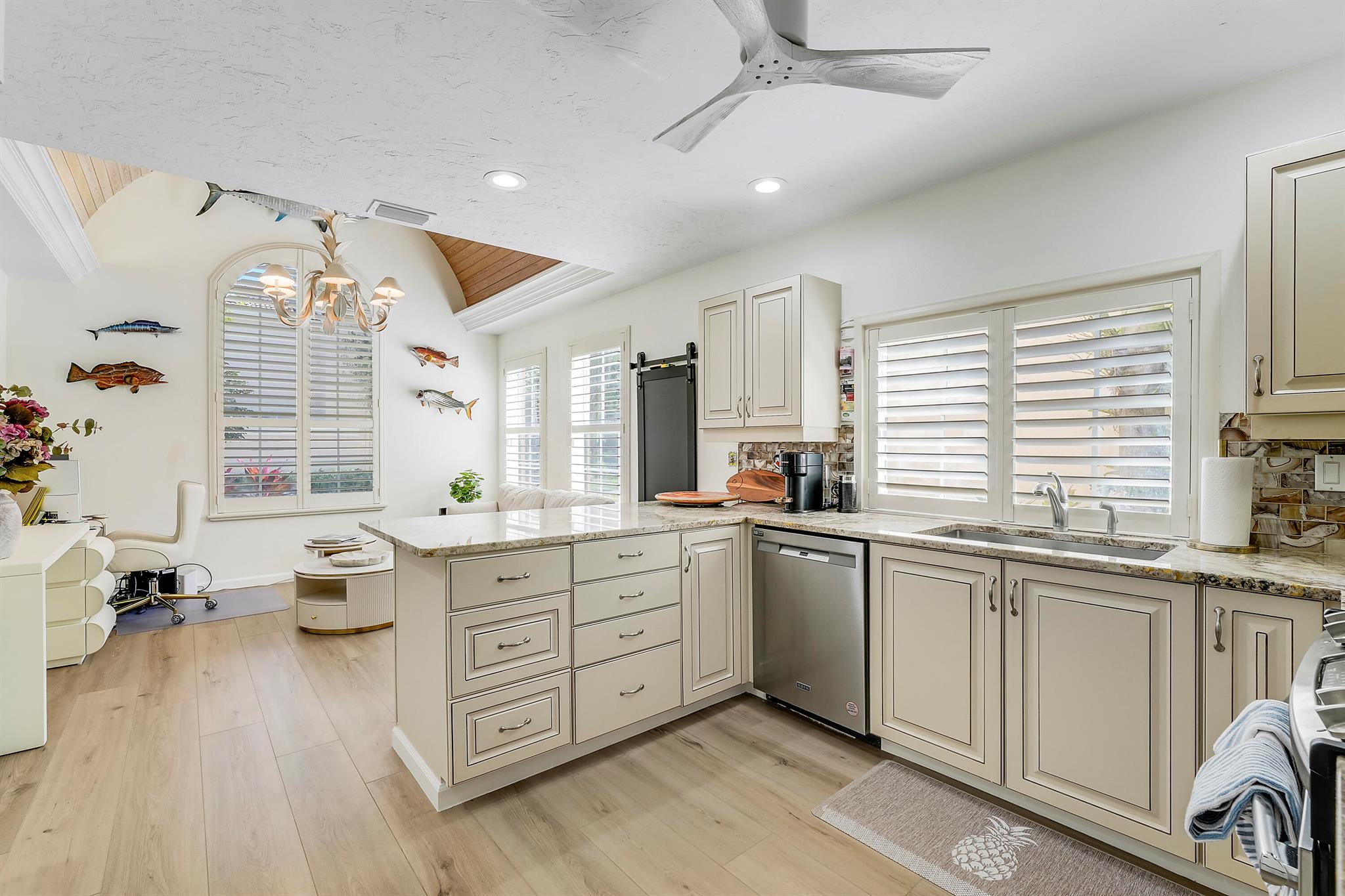 VILLA D ESTE - Residential Lease