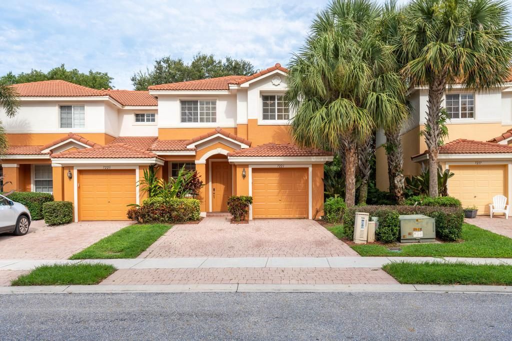 Photo of 7221 Briella Drive, Boynton Beach, FL 33437 (MLS # B26020621)
