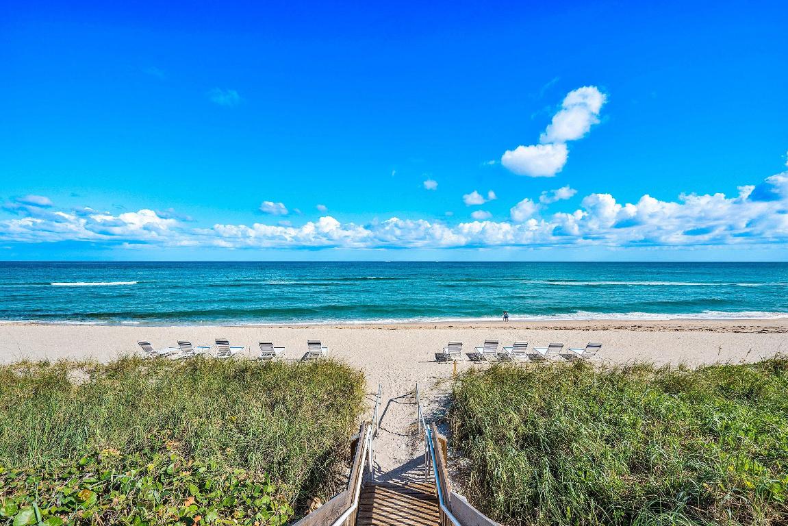 TWO THOUSAND COND AT SLOANS CURVE DECL FILED 12-21 - Residential