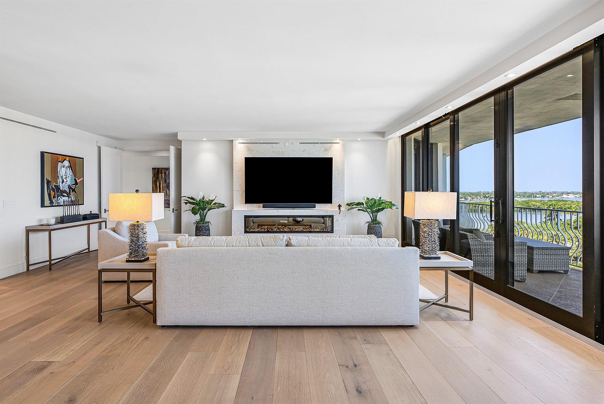 TWO THOUSAND COND AT SLOA - Residential