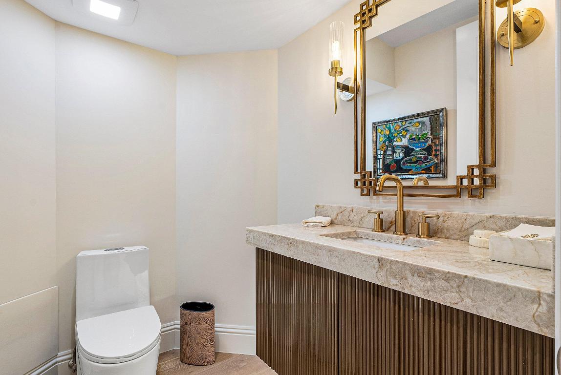 TWO THOUSAND COND AT SLOANS CURVE DECL FILED 12-21 - Residential