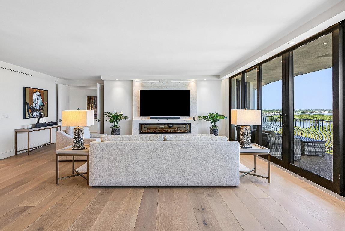 TWO THOUSAND COND AT SLOANS CURVE DECL FILED 12-21 - Residential