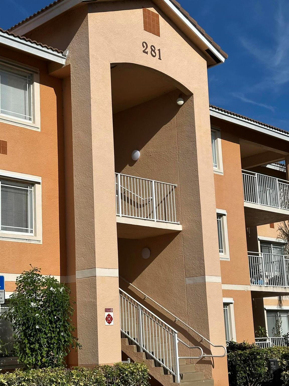 Spacious corner unit with two bedroom two bath on second floor located in a gated community with resort style amenities and very centrally located. Rent includes water and sewer, full size washer and dryer , newer carpet throughout ,granite counters tops in kitchen and bathrooms, stainless steel appliances , carpet in all living areas. Walk to banks, restaurants shopping.. great for commuter, close to I-95.