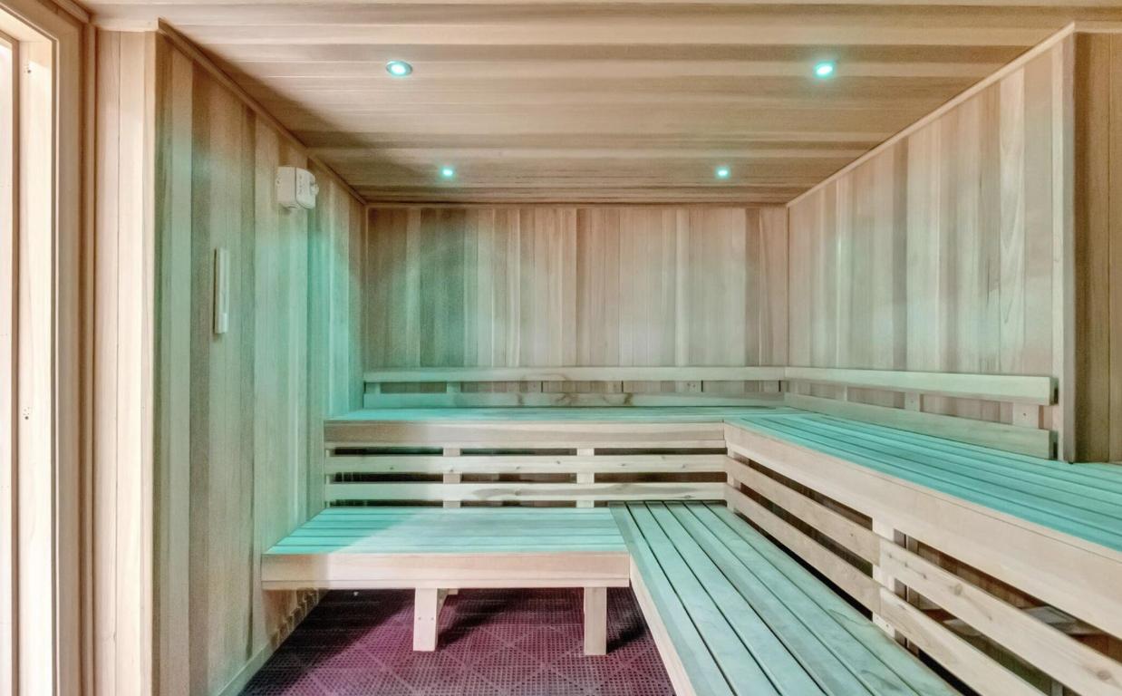 HUNTINGTON POINTE - Residential Lease