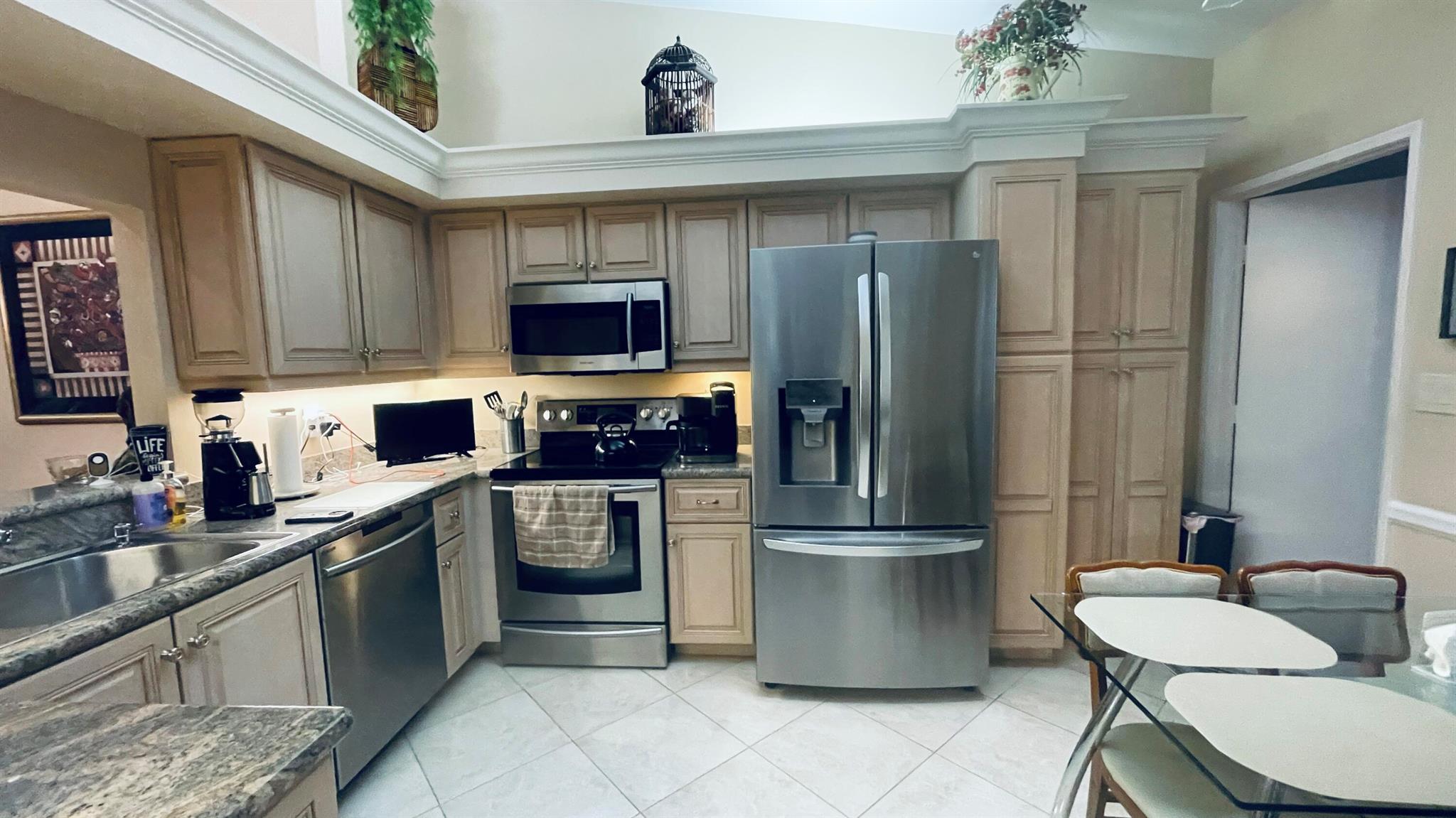 HUNTINGTON POINTE - Residential Lease