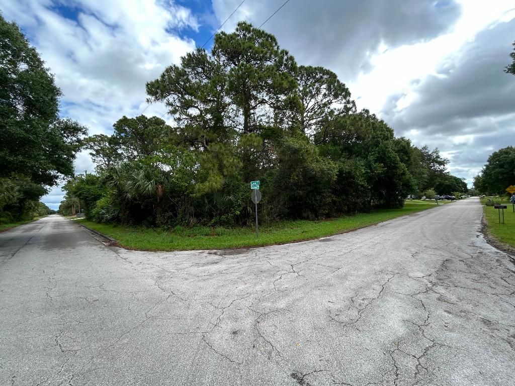 Photo of 8408 Kenwood Road, Fort Pierce, FL 34950 (MLS # R10996291)