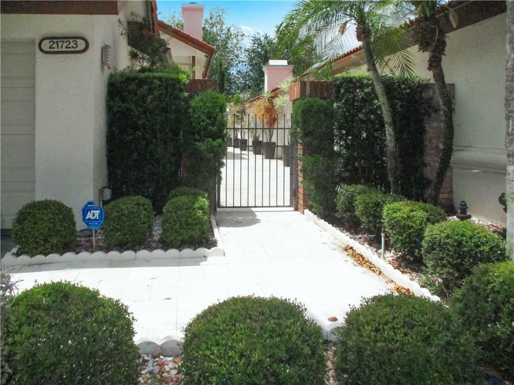 TOWN PLACE CLUB VILLAS - Residential Lease