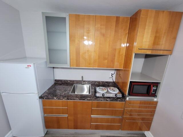 SUNRISE GOLF VILLAGE SEC 2 - Residential Lease