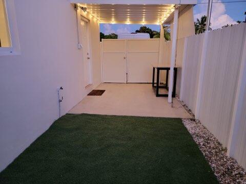 SUNRISE GOLF VILLAGE SEC 2 - Residential Lease