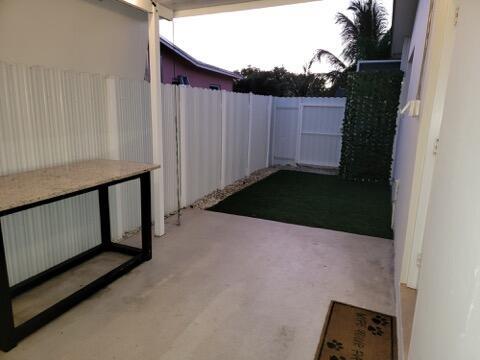 SUNRISE GOLF VILLAGE SEC 2 - Residential Lease