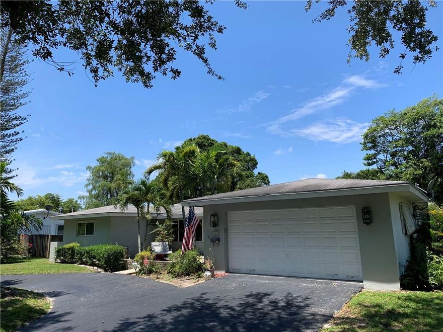 This triple split 4 bedroom/3 bathroom home will sell fast. 4th bedroom can serve as a 2nd master bedroom or a mother-in-law’s suite. Features include circular driveway, 2-car garage, large air-conditioned laundry room and a large covered pool area patio perfect for entertaining. 10 hurricane Impact Rated windows installed in 2020. Front door and garage doors are also Impact Rated. Plantation Park Elementary, South Plantation high school, and Heritage Park within Walking distance. See Broker Remarks for showing instructions.