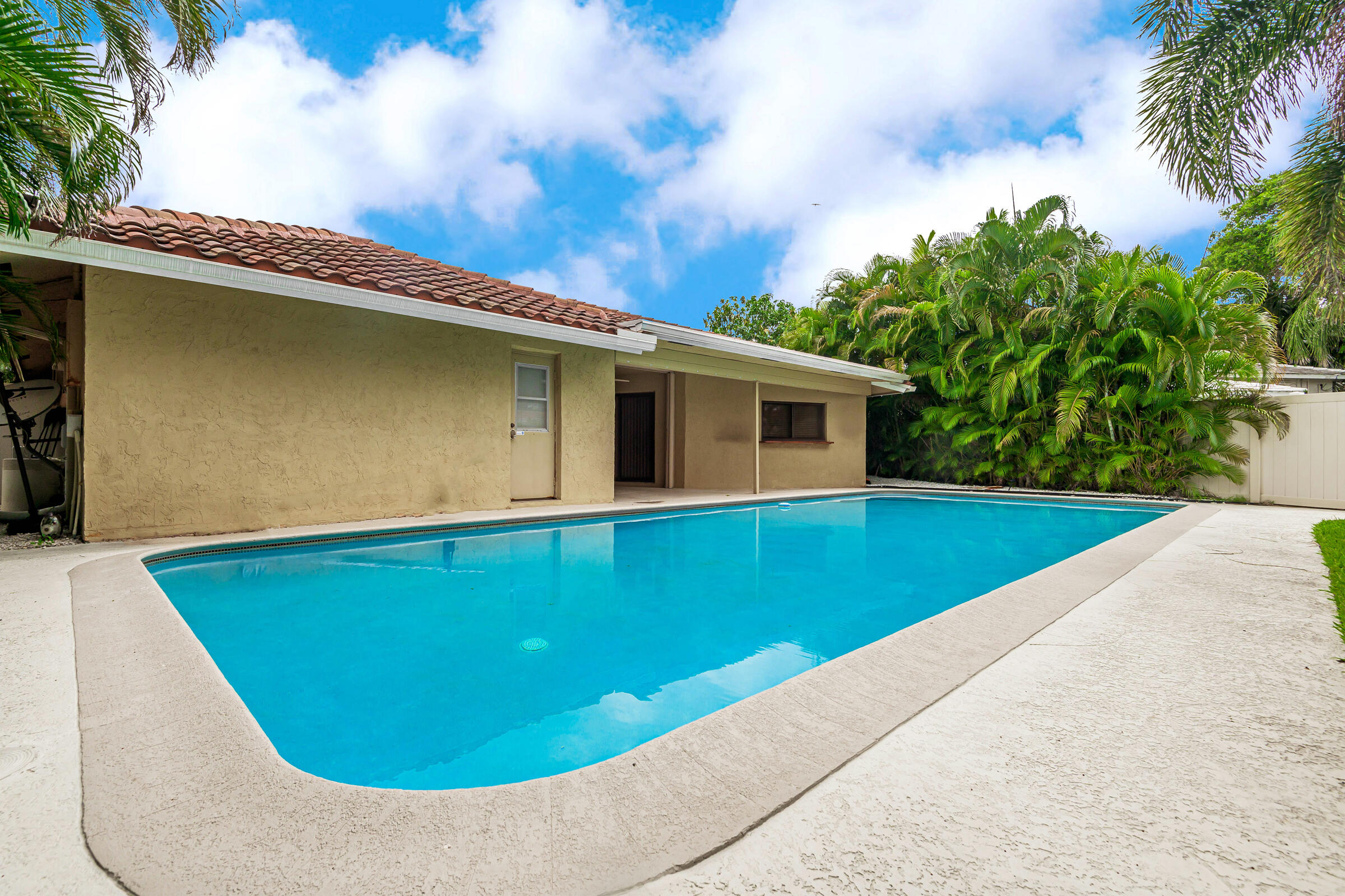 BOCA WOODS - Residential Lease