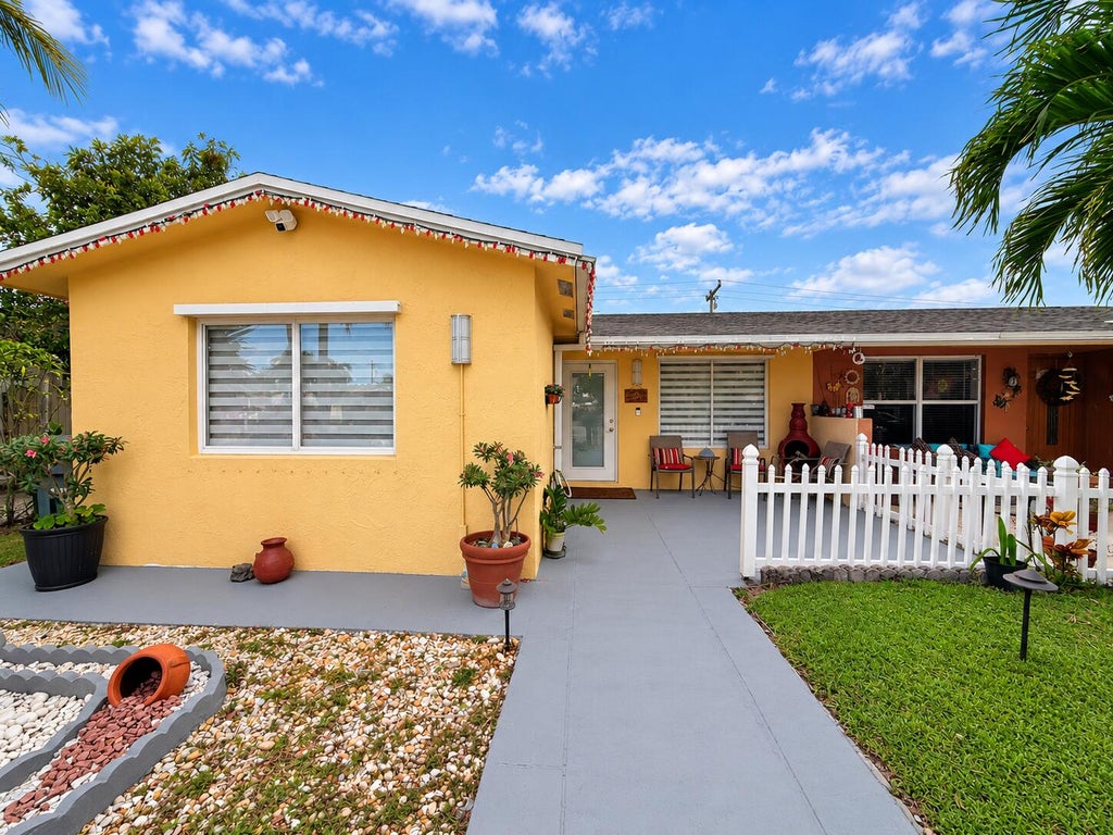 Photo of 22187 SW 62nd Court, Boca Raton, FL 33428 (MLS # B26092747)