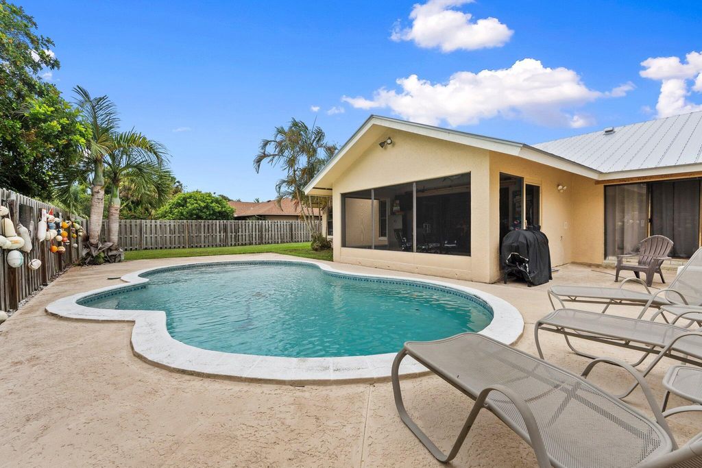 Photo of 605 Ribaut Road, Fort Pierce, FL 34947 (MLS # R11097305)