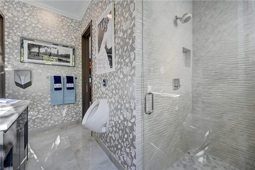 BLUE INLET LT 9 BLK 5 - Residential