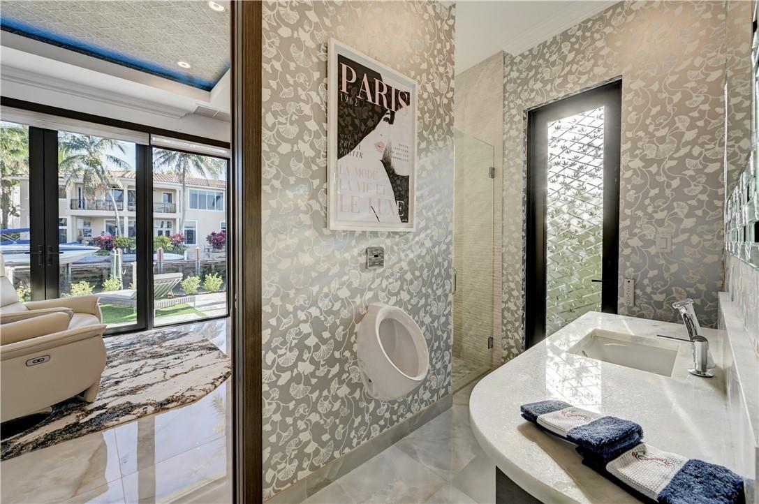 BLUE INLET LT 9 BLK 5 - Residential