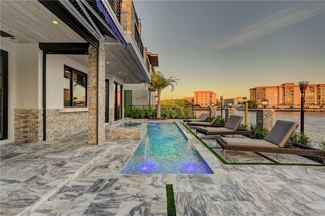 BLUE INLET LT 9 BLK 5 - Residential