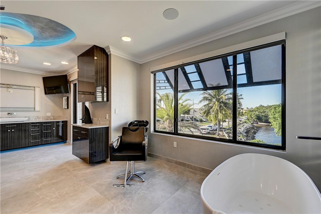 BLUE INLET LT 9 BLK 5 - Residential