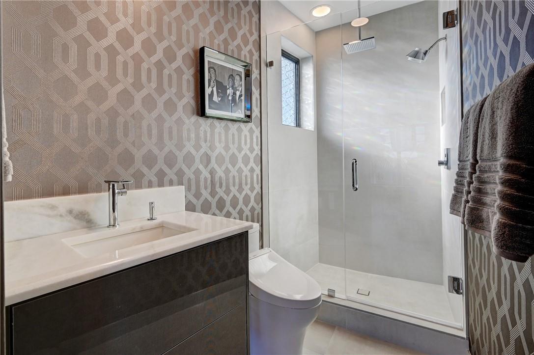 BLUE INLET LT 9 BLK 5 - Residential