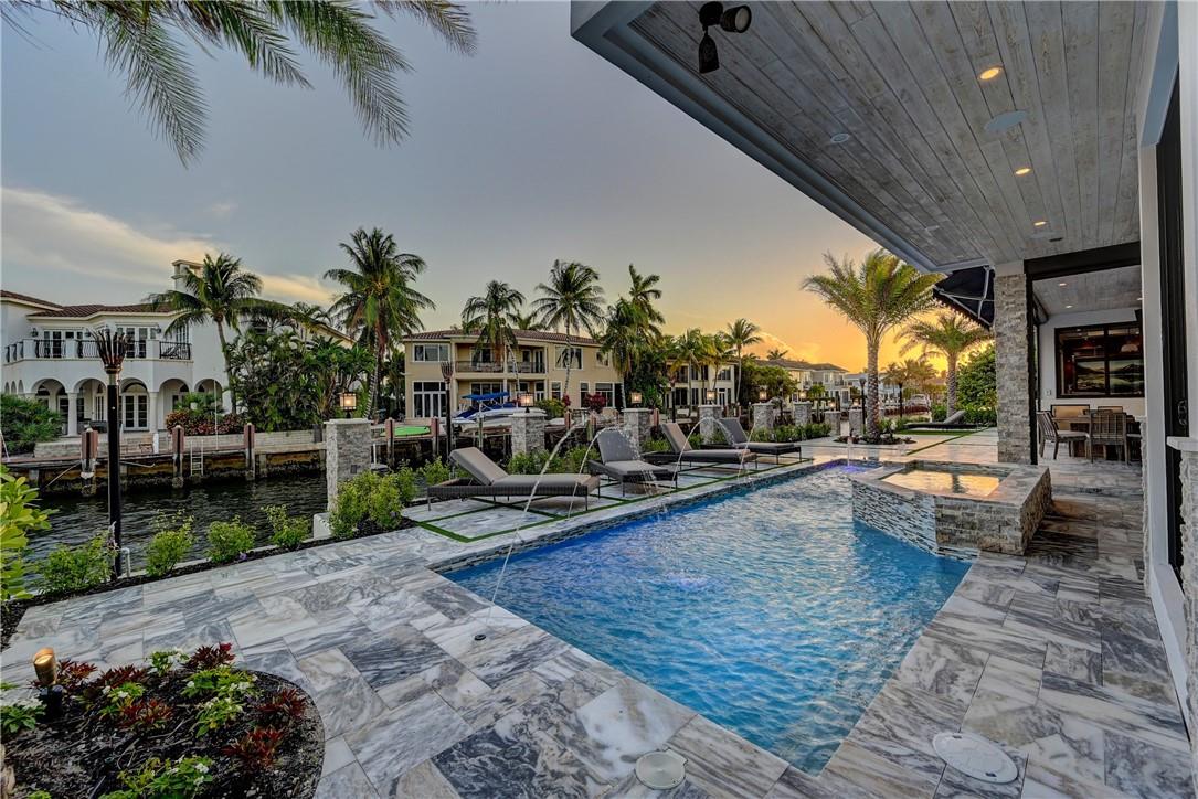 BLUE INLET LT 9 BLK 5 - Residential