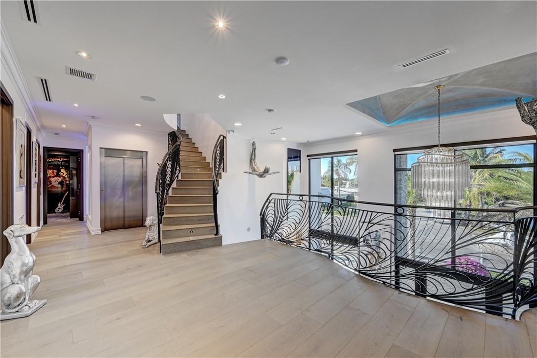 BLUE INLET LT 9 BLK 5 - Residential