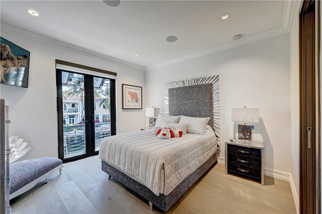 BLUE INLET LT 9 BLK 5 - Residential