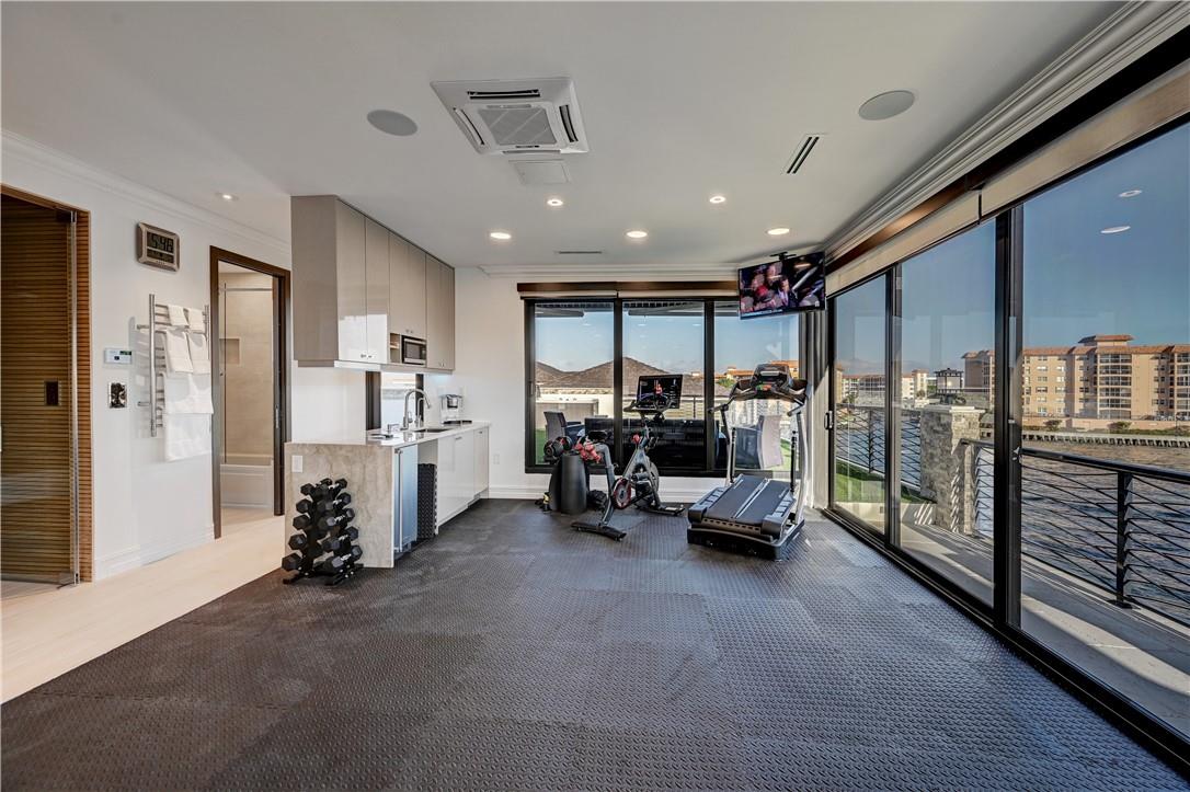 BLUE INLET LT 9 BLK 5 - Residential