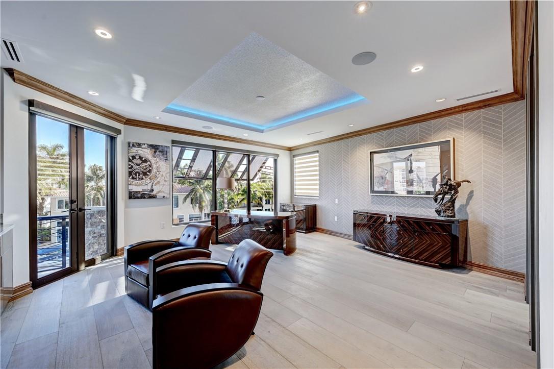 BLUE INLET LT 9 BLK 5 - Residential