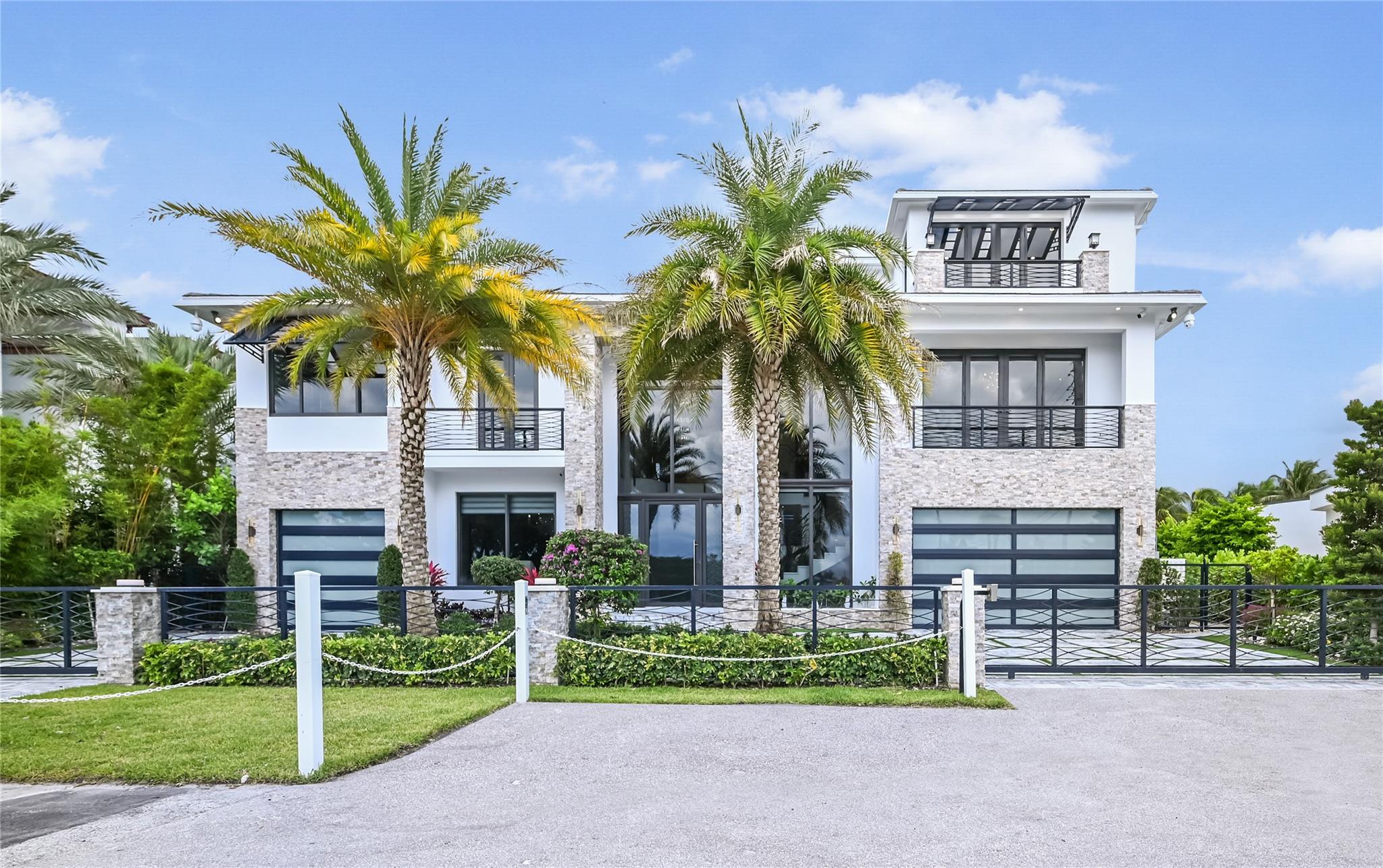 BLUE INLET LT 9 BLK 5 - Residential