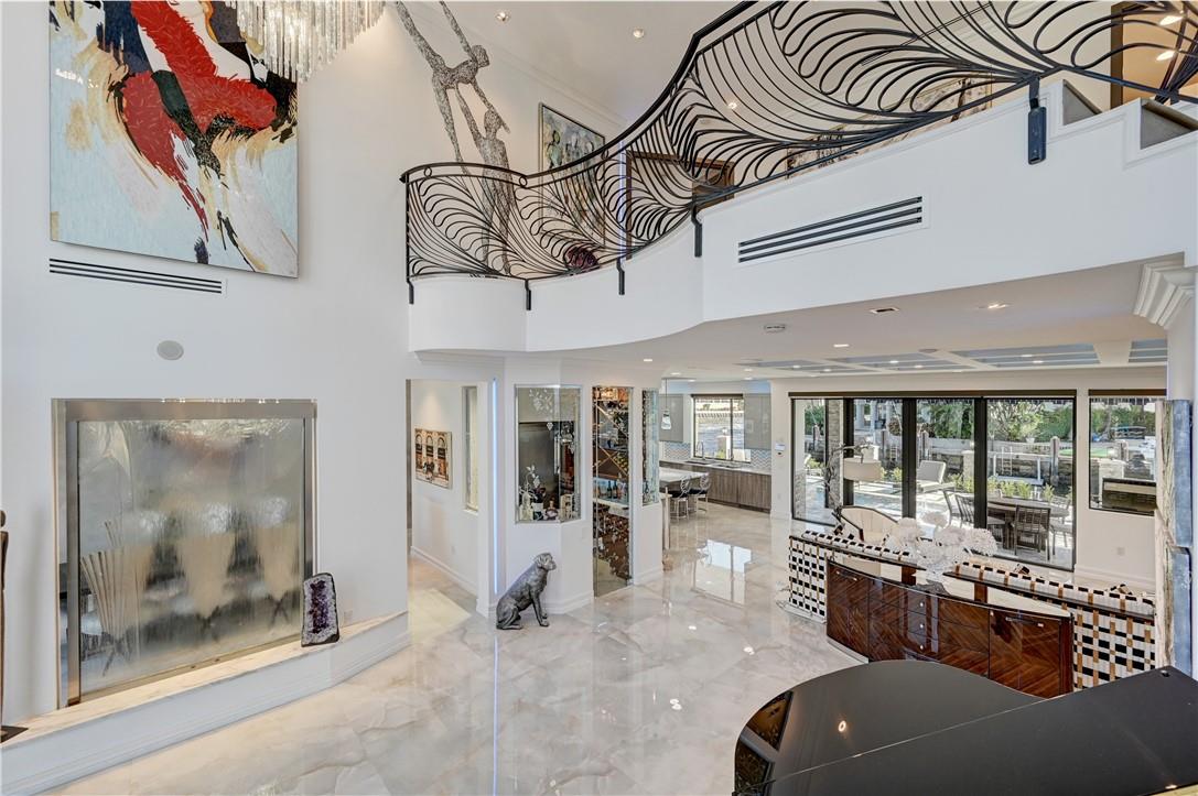 BLUE INLET LT 9 BLK 5 - Residential