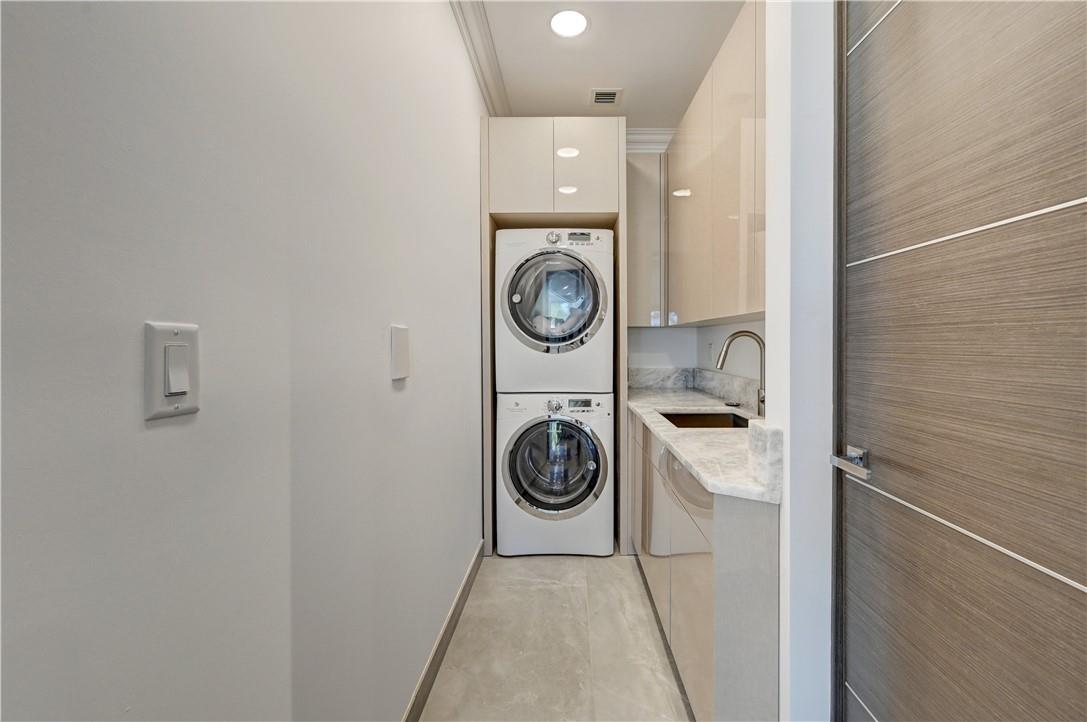 BLUE INLET LT 9 BLK 5 - Residential