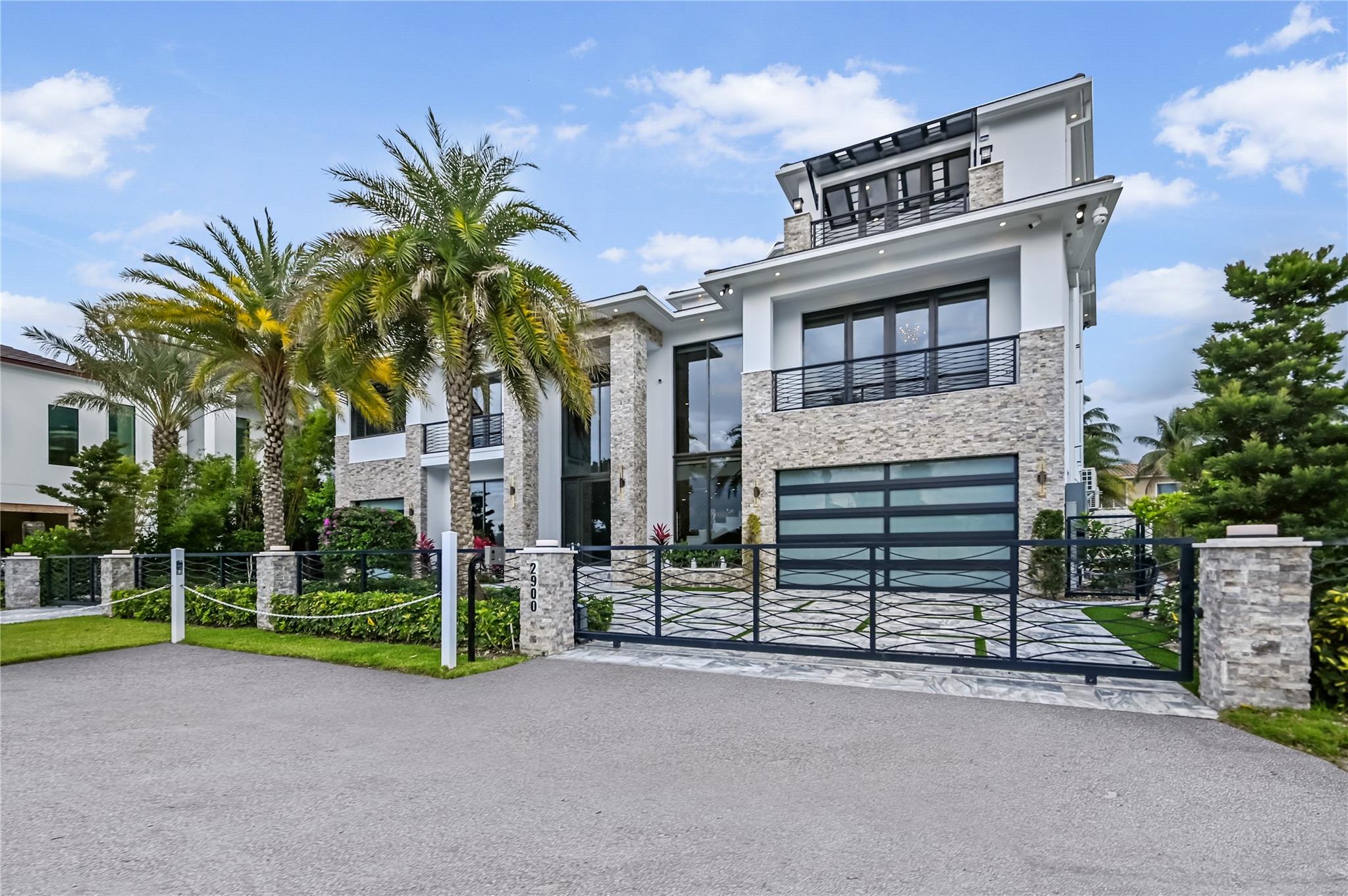 BLUE INLET LT 9 BLK 5 - Residential