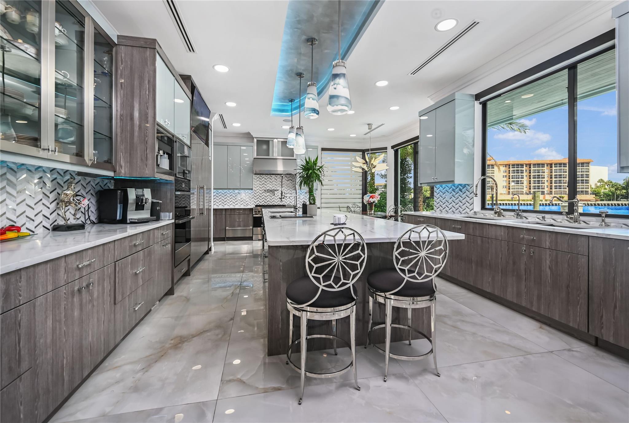 BLUE INLET LT 9 BLK 5 - Residential