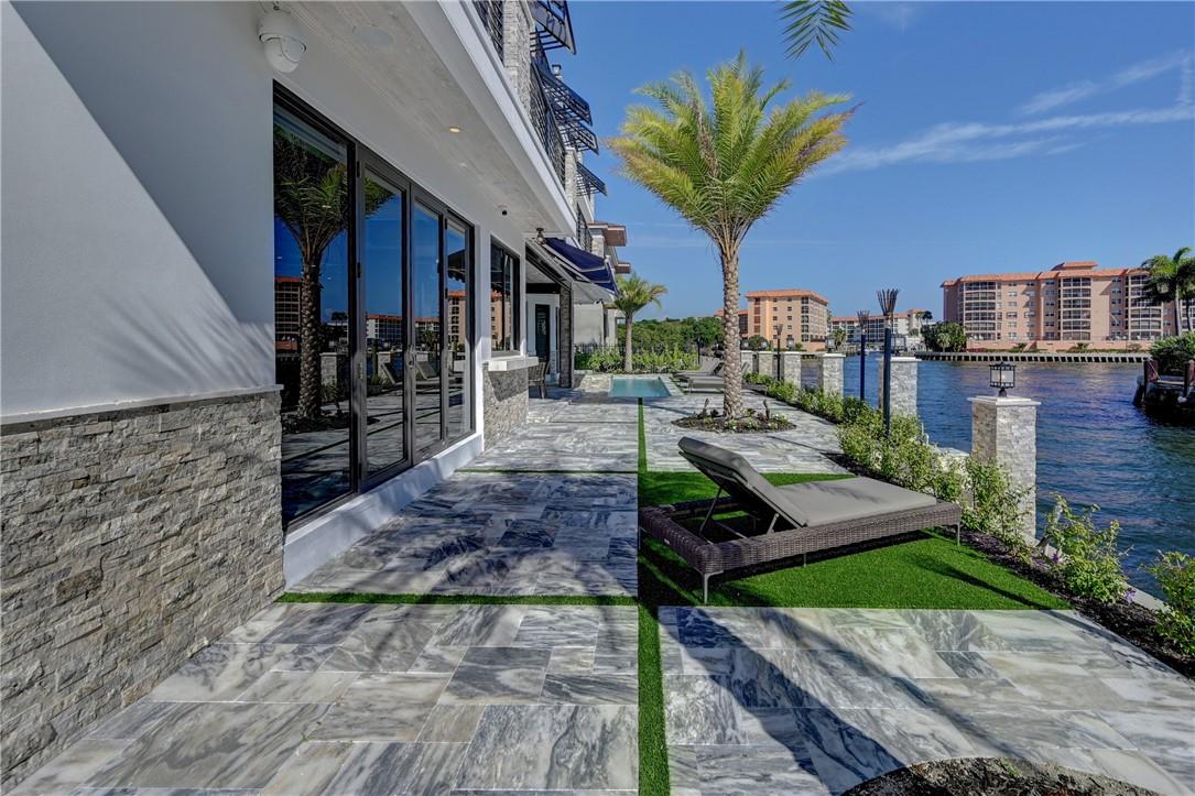 BLUE INLET LT 9 BLK 5 - Residential